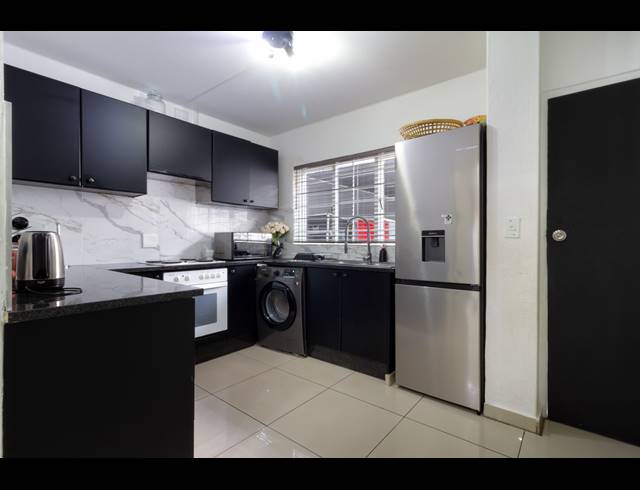 2 BEDROOM TOWNHOUSE FOR SALE IN RADIOKOP